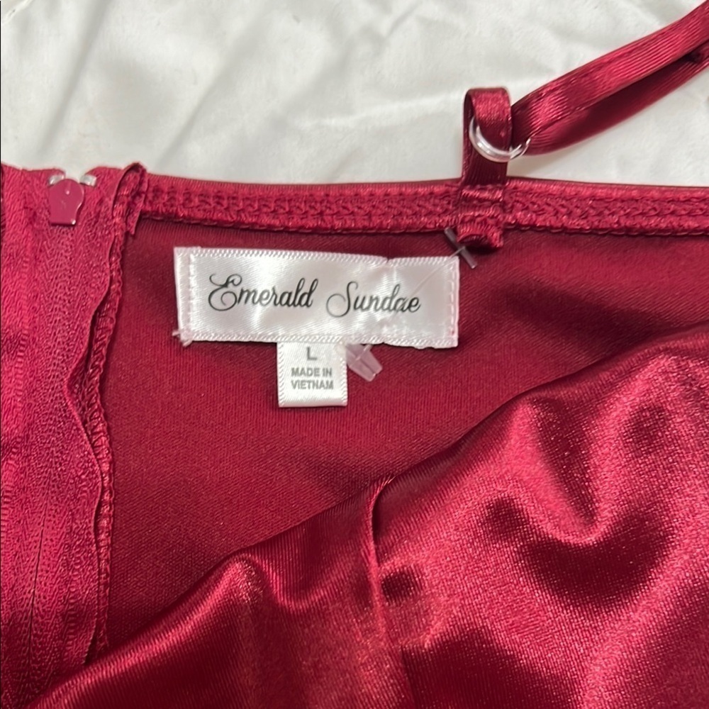 Elegant Red Satin Dress - Picture 3 of 3